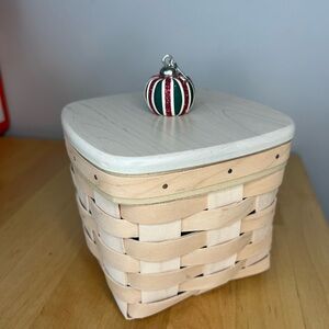 Longaberger 2011 Christmas Basket With Lid No Plastic Liner (hard to find)